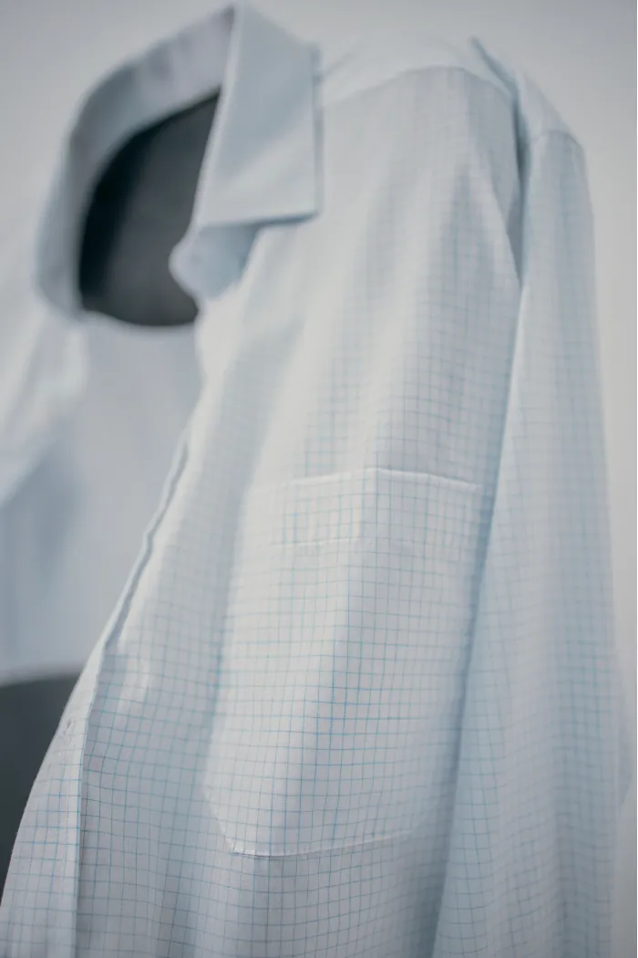 CAMISA REGULAR COM BOLSO