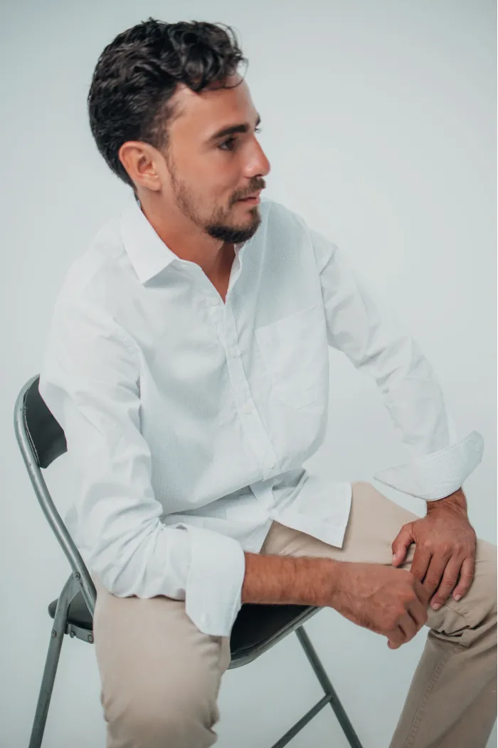 CAMISA REGULAR COM BOLSO