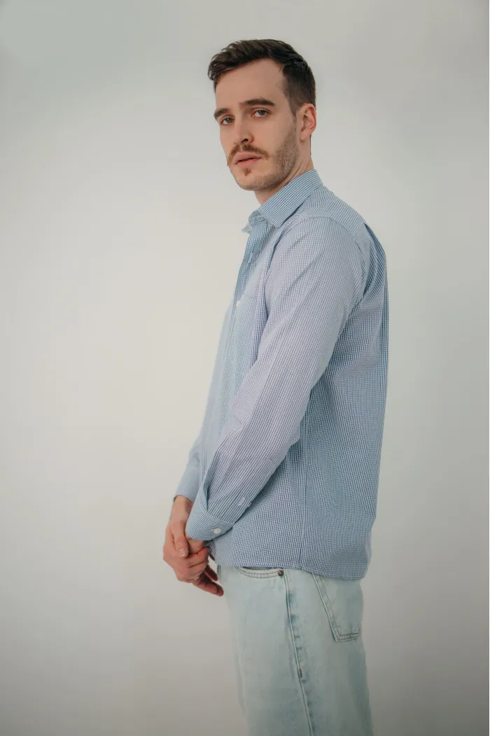 CAMISA REGULAR COM BOLSO