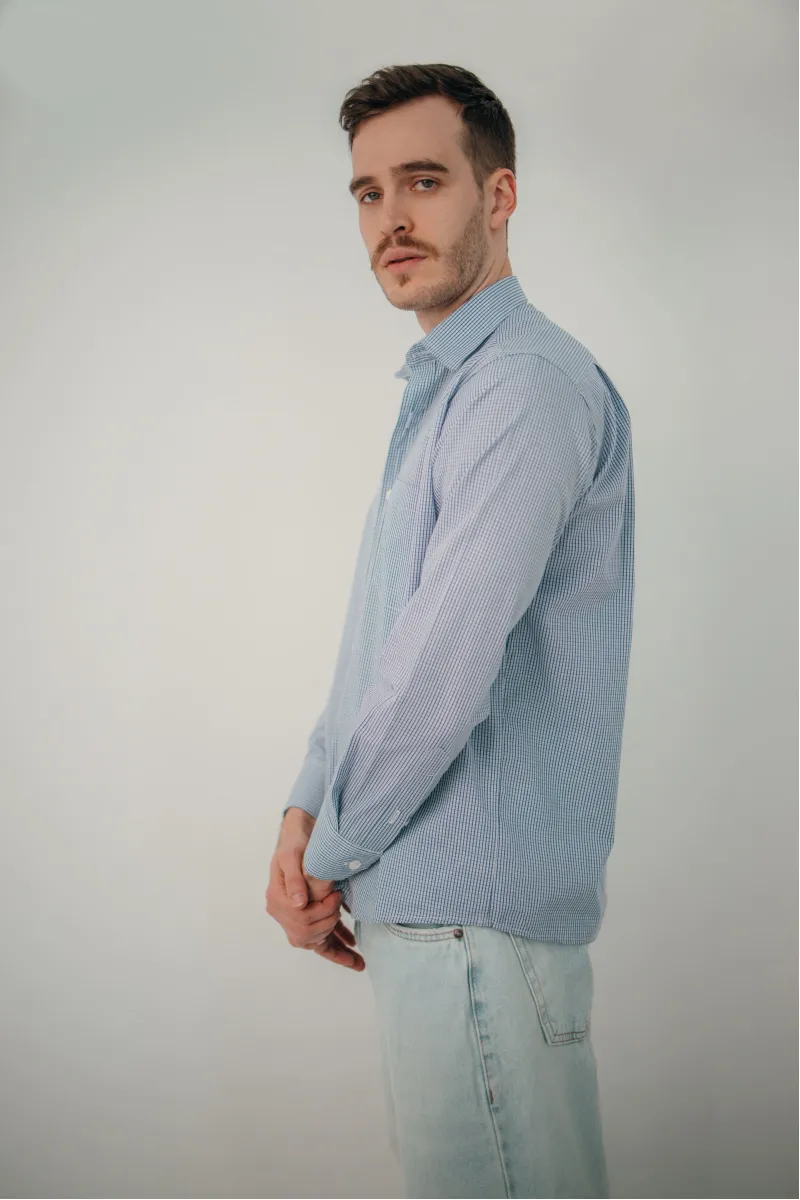 CAMISA REGULAR COM BOLSO